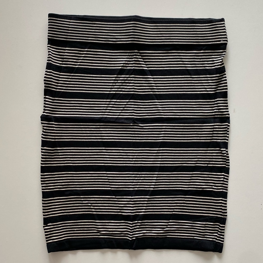 XXI Forever 21 Bodycon Striped Mini Skirt Black & White
